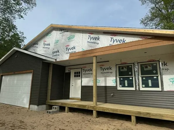 170 N 6th Ave, Fruitport, MI 49415