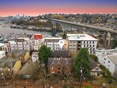 921 N 35th Street #A, Seattle, WA, 98103