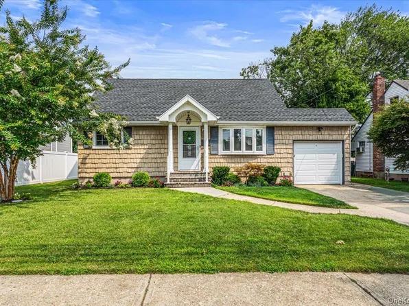 235 N Kings Avenue, Massapequa, NY 11758