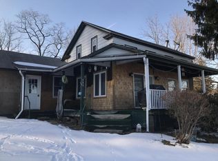 585 Sterling Rd, Newfoundland, PA 18445