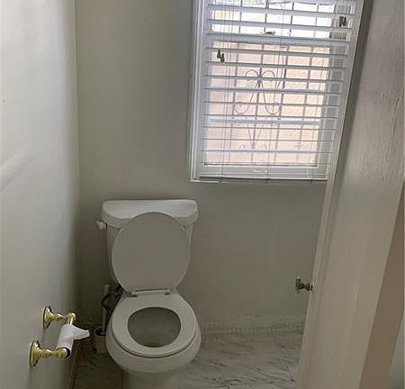 4th image of 615 NE 76th St