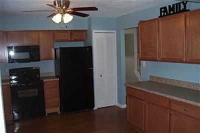 3rd image of 5881 Dorothy Dr