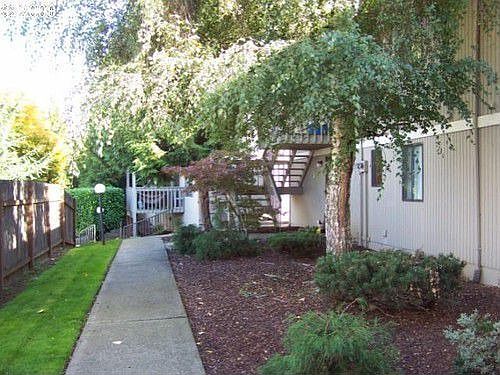 3rd image of 1406 NE 72nd St APT 4