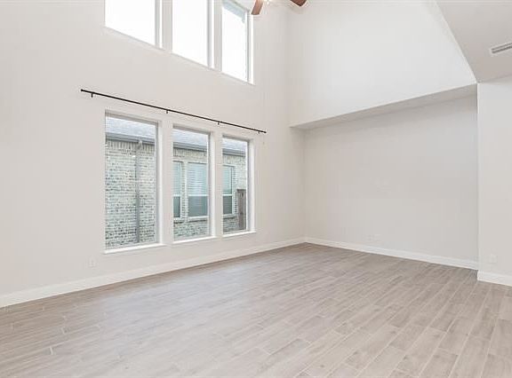 4th image of 17676 Sequoia Dr
