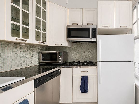3rd image of 380 Riverside Dr APT 2C