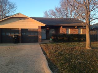 1049 NW 7th Pl, Moore, OK 73160