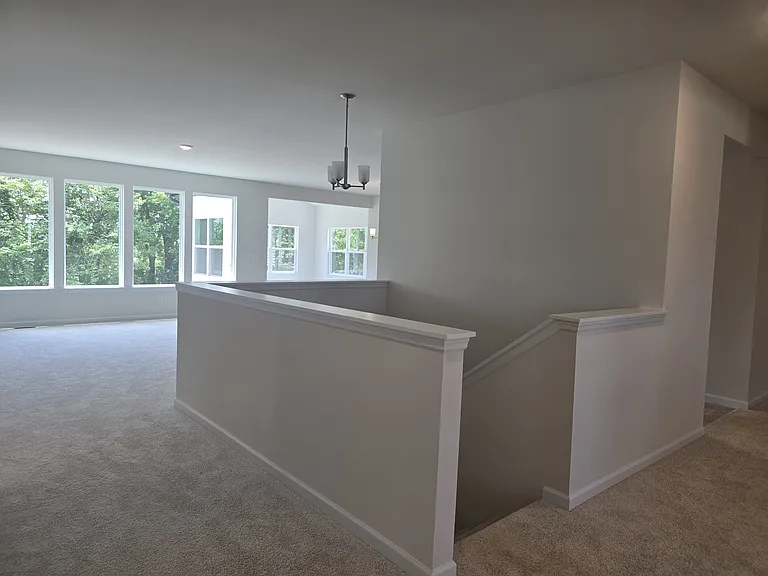 140 Sterling Dr — Photo 9