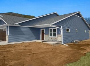 6007 River Run Rd, La Crosse, WI 54601