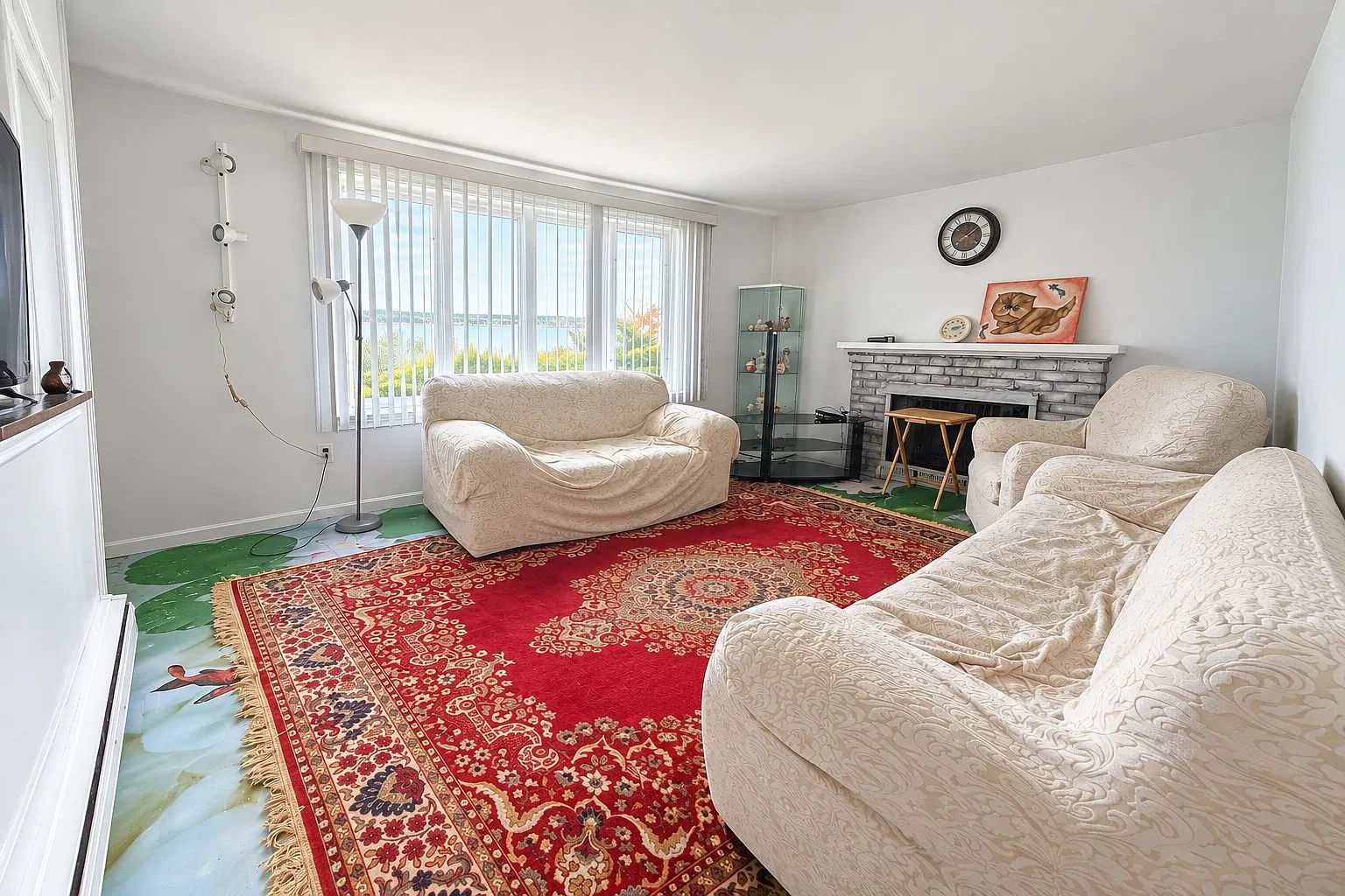 3 bed, 1.5 bath, 1302 sqft, $3,300 — Photo 3