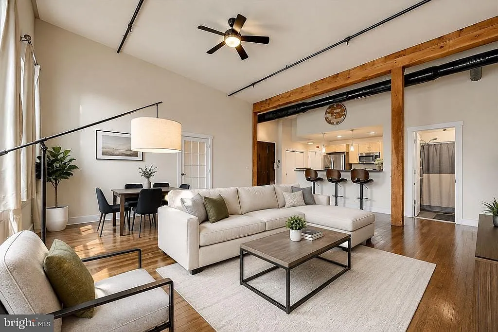 1 bed, 1.0 bath, 989 sqft, $2,575 — Photo 1