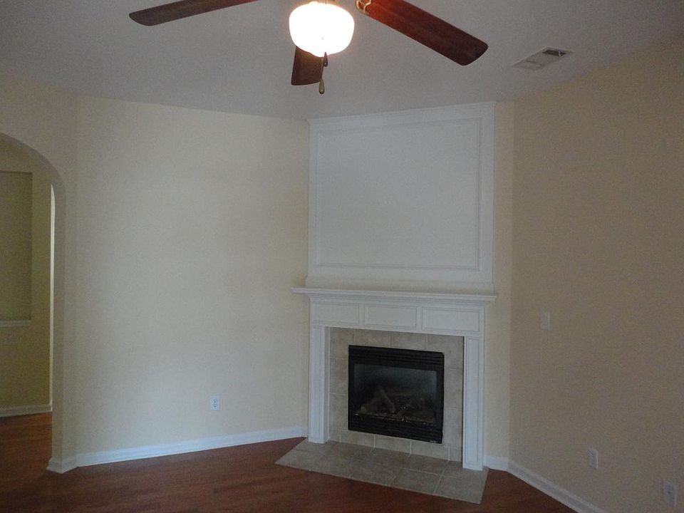 2nd image of 390 Saint Claire Dr