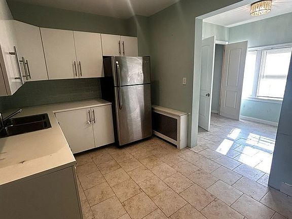 3rd image of 38 Van Cortlandt Park Ave APT 1