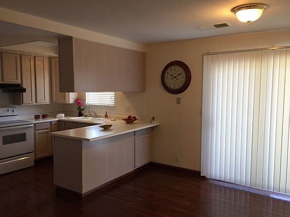 3rd image of 2707 Orchid St