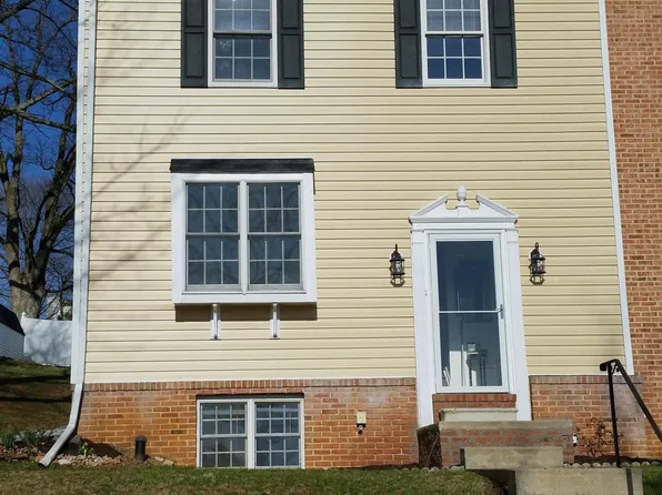 53 High St, Stewartstown, PA 17363