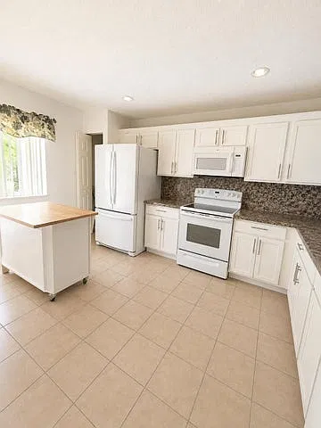 3 bed, 1627 sqft, $2,700 — Photo 4