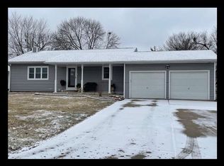 801 Maple Ln, Macon, MO 63552