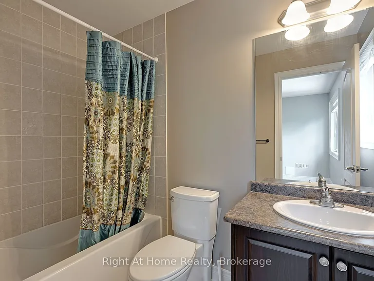 2096 Bingley Cres — Photo 19