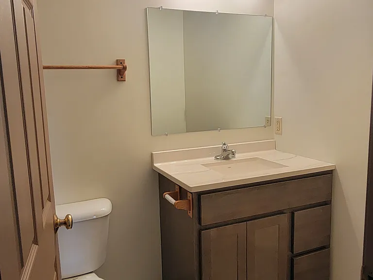 full bath in hallway