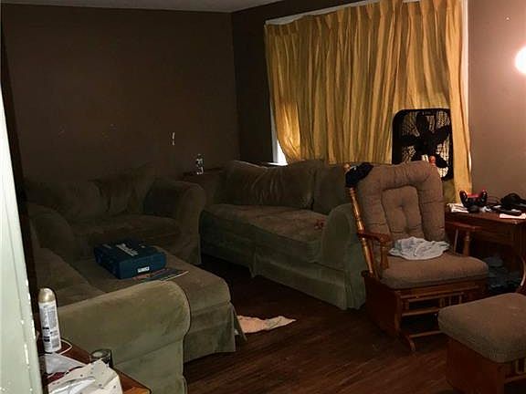 4th image of 90 Park Edge Dr