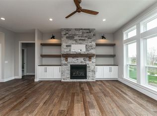 2953 Royal Oak Ridge Rd, Marion, IA 52302