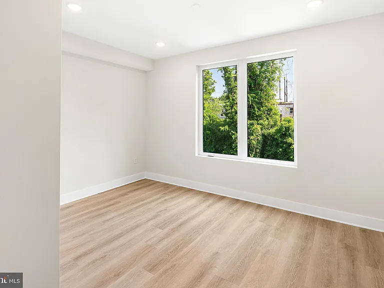 5217 Warren St #1/2-3 — Photo 4