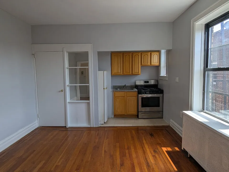 70 Van Reypen St #54E