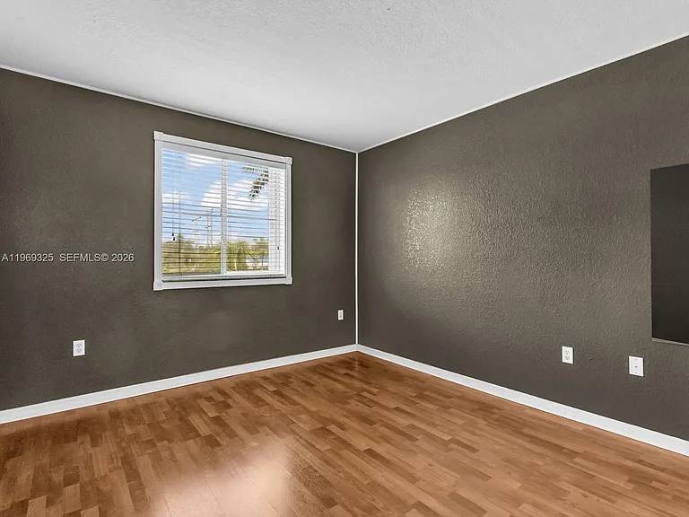 11512 NW 48th Ter — Photo 15
