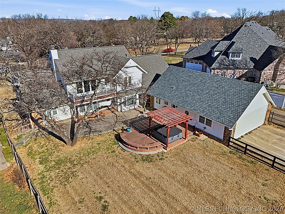 5th image of 521 Pioneer Rd