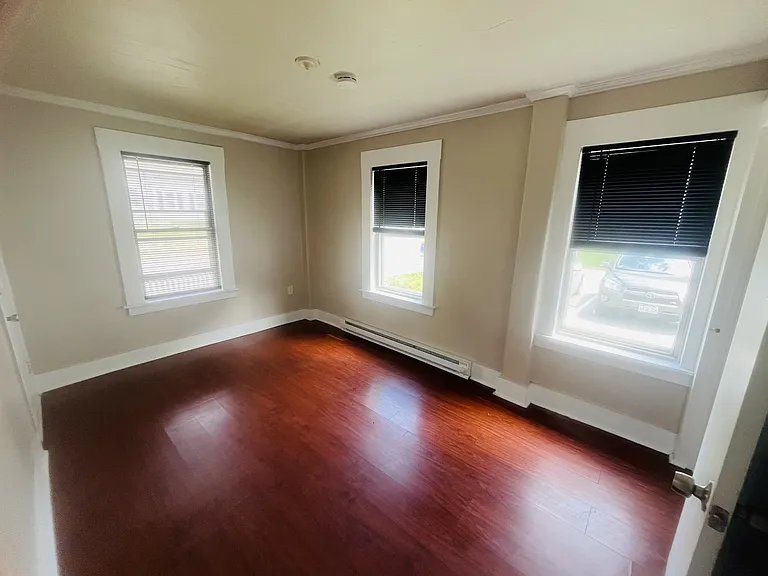 347 Main St — Photo 11
