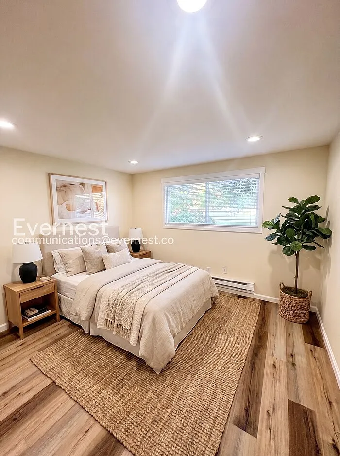 2 bed, 1.0 bath, 720 sqft, $2,100 — Photo 3