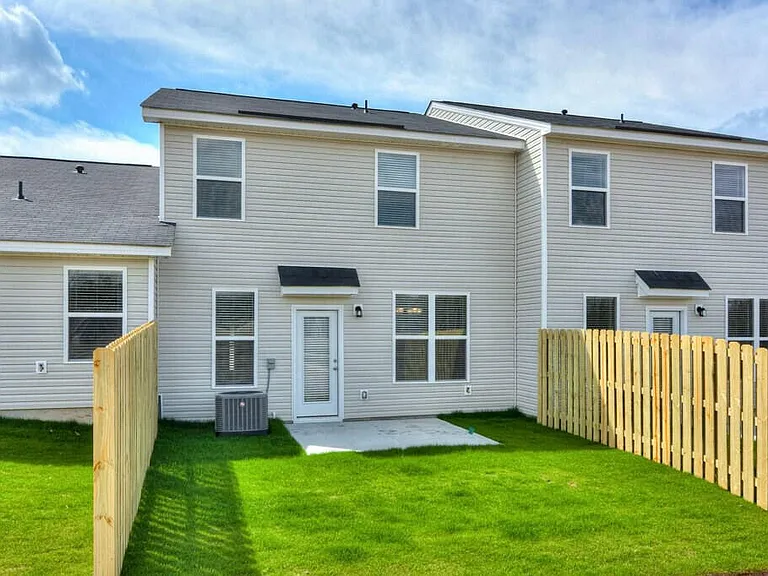 305 Norwich Dr — Photo 29