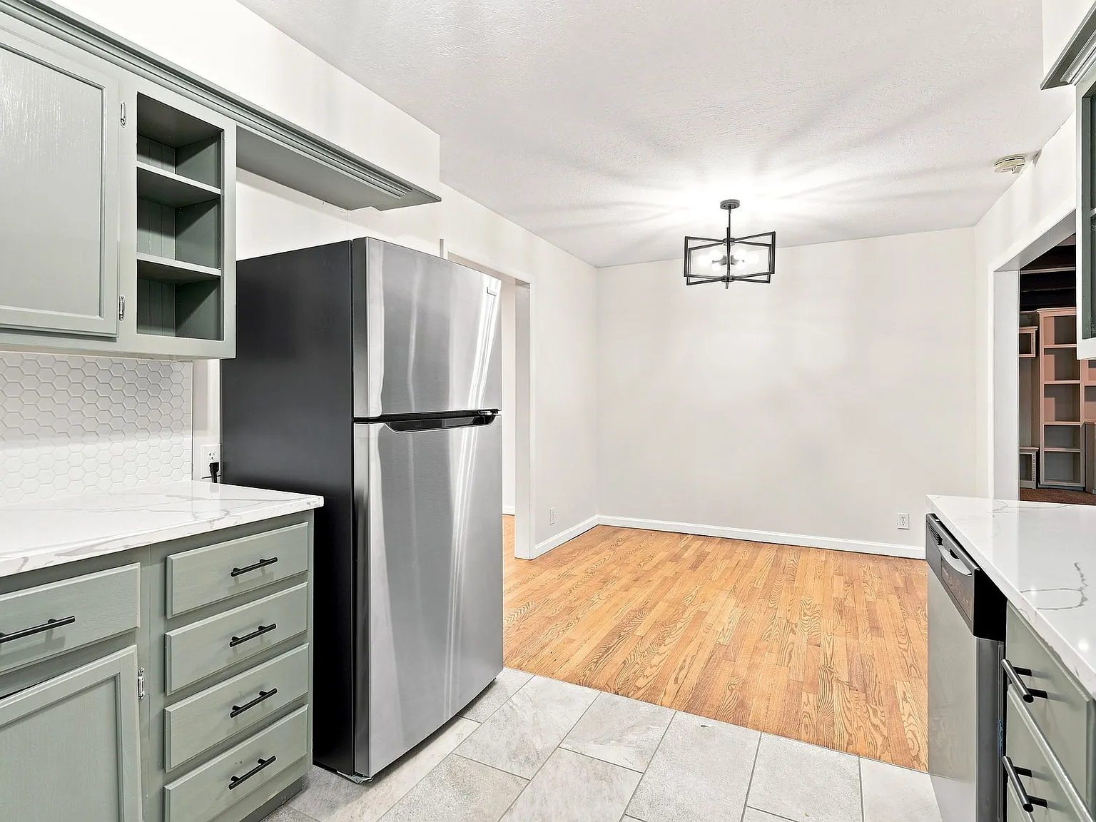 4 bed, 1456 sqft, $3,764 — Photo 4