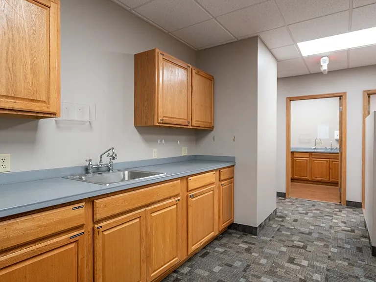 3327 W Capital Ave — Photo 14