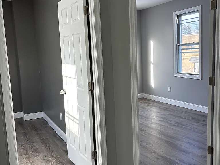 11890 Bustleton Ave — Photo 11