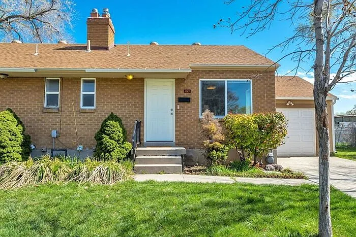 3 bed, 1.0 bath, 1100 sqft, $1,395 — Photo 2