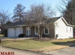2459 Country Wood Dr, Maryland Heights, MO 63043