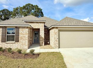 210 Southern Oak Dr, Lafayette, LA 70507