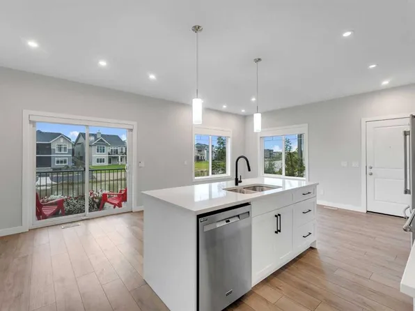 284 Canals Cross SW, Airdrie, AB T4B 4L3