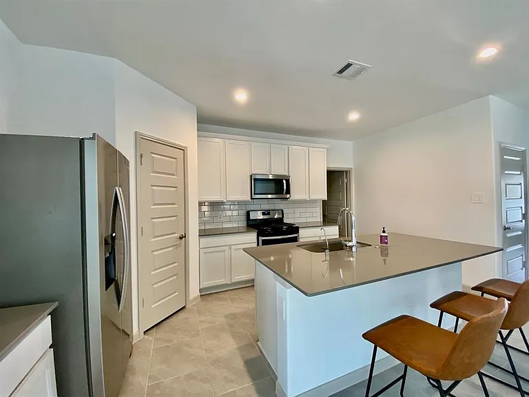 1515 Wells Manor Ln — Photo 6