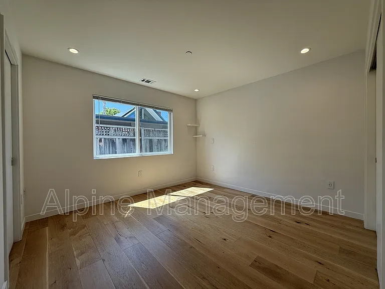 1163 W Iowa Ave — Photo 18