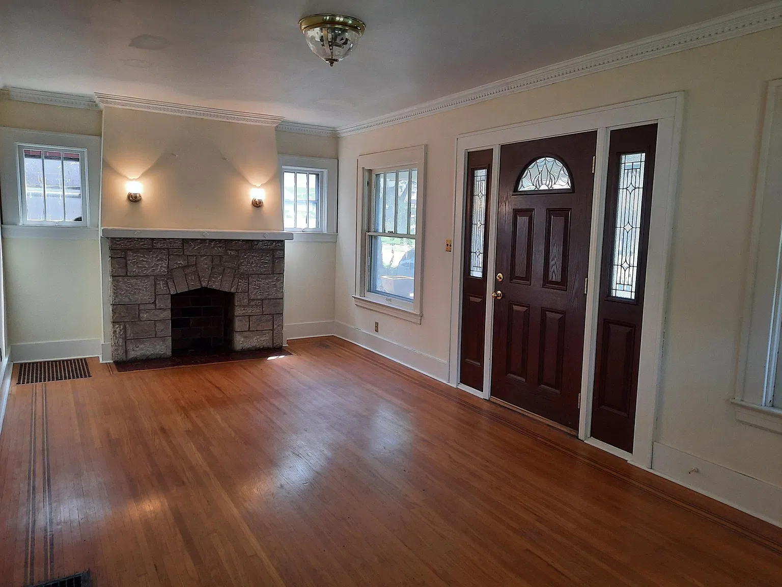 3 bed, 2.5 bath, 1371 sqft, $1,350 — Photo 4