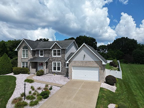 2nd image of 3011 Hilltop Dr