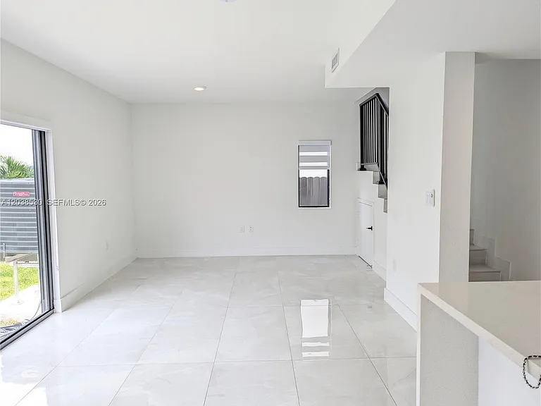 1373 NW 1st St — Photo 30