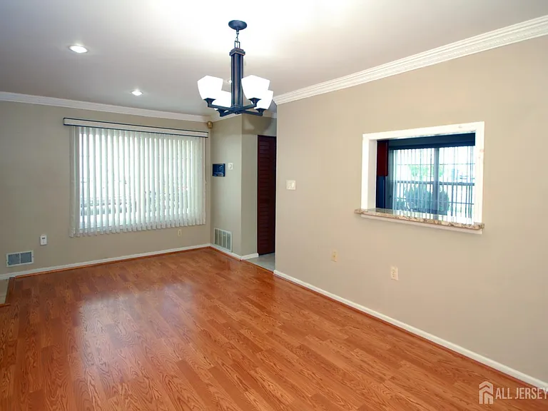 96 Brewster Cir — Photo 8