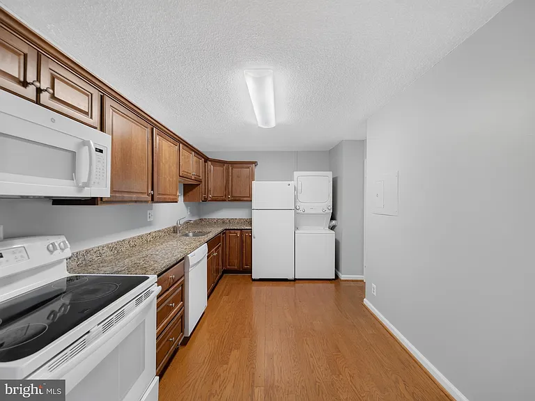 8350 Greensboro Dr #422 — Photo 13