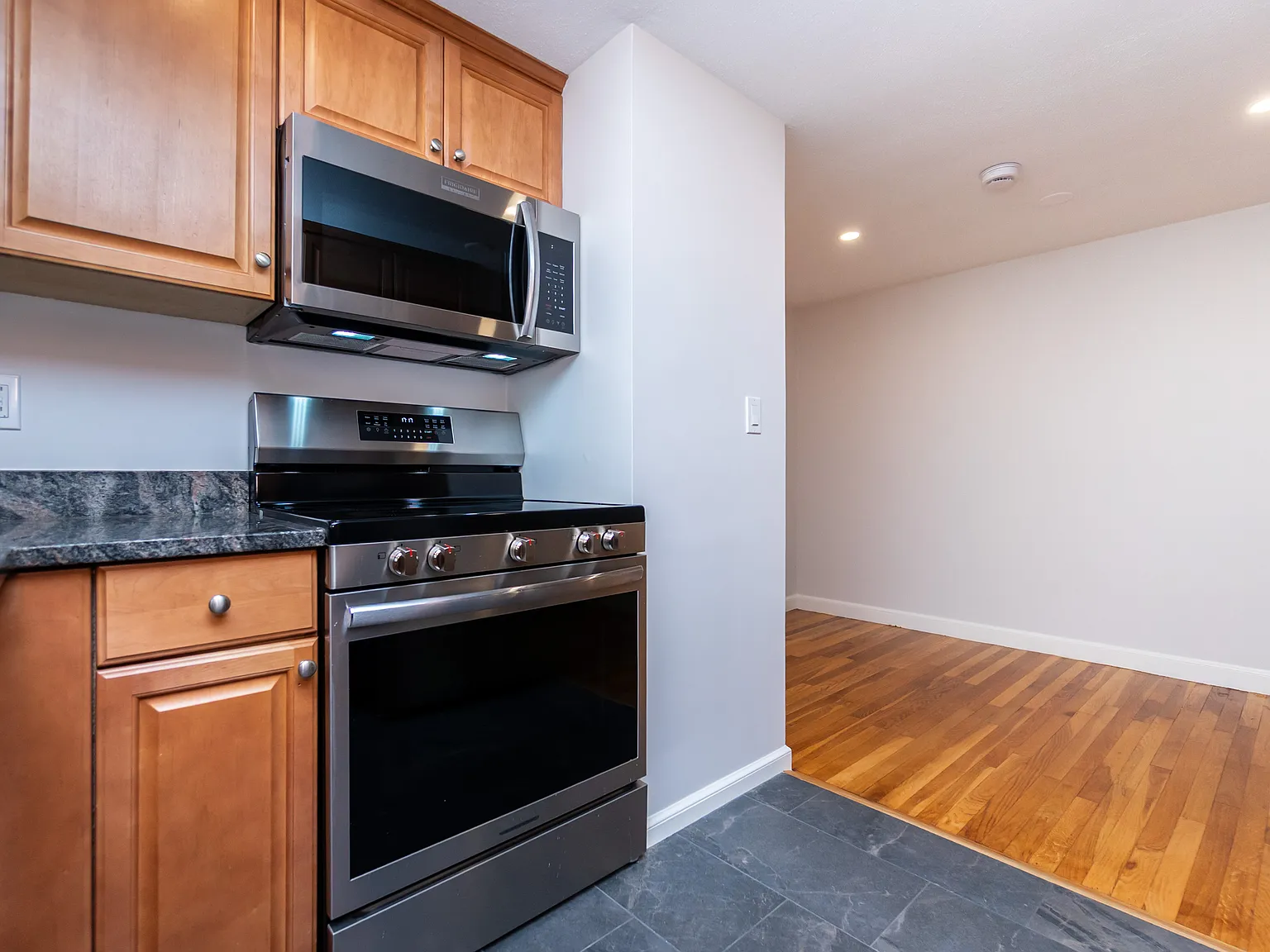 1 bed, 630 sqft, $2,300 — Photo 3