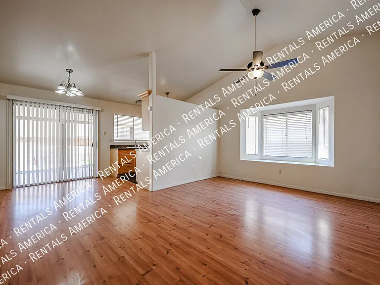 2834 E Isabella Ave — Photo 7