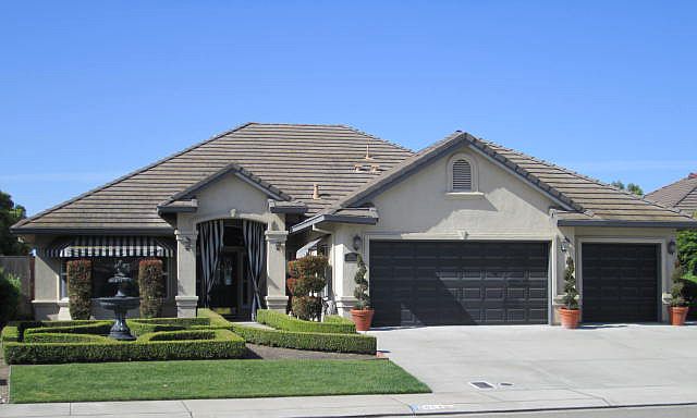 1st image of 2652 Paradise Dr
