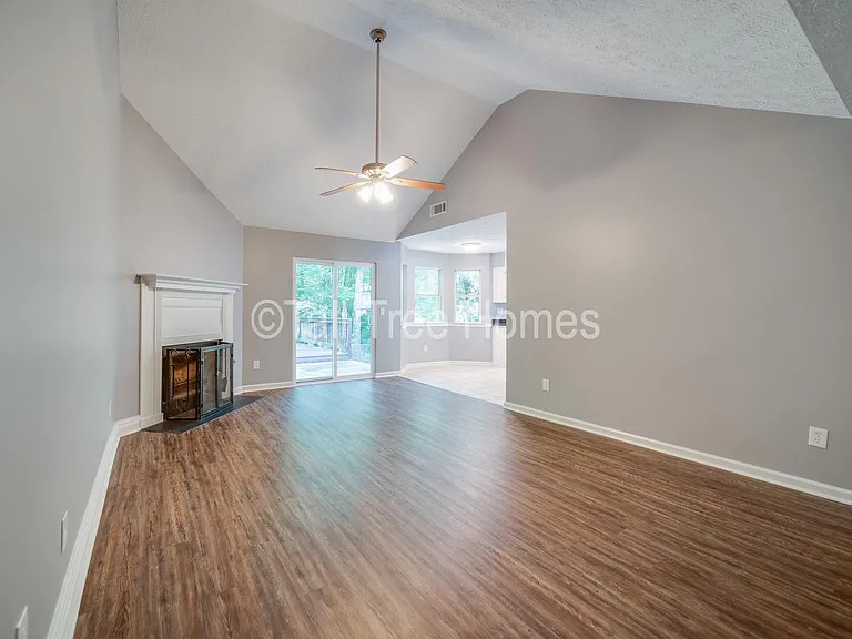 15 Peachtree Way — Photo 3