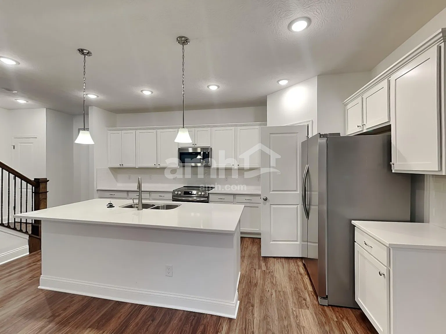 5 bed, 3.0 bath, 2499 sqft, $3,320 — Photo 4
